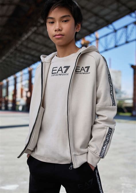 Ea7Chi non si informa adeguatamente in anticipo corre il rischio di ricevere ea7 che non hanno la funzione desiderata o sono realizzati con materiali di qualità inferiore. Se volete un prodotto che soddisfi al meglio le vostre aspettative, dovreste provare un ea7.
  <p>Per i prodotti si possono trovare test online e confronti tra i prodotti.  I confronti tra i prodotti possono aiutare a confrontare le diverse funzioni o proprietà dei diversi prodotti. Di seguito, spieghiamo perché la ricerca è importante e di cosa si dovrebbe essere consapevoli quando si acquista un articolo.
</p>

<h2>Acquisto di Ea7 - criteri importanti</h2>

<p>Una lista di controllo può aiutarti a evitare di dover cercare informazioni sui prodotti su decine di siti web. Di seguito è riportato un esempio di una lista di controllo che può aiutarvi a trovare il prodotto giusto. Importanti criteri di acquisto includono, ad esempio:
</p><ul>
<li>Opinioni dei clienti</li>
<li>Confronti dei prezzi</li>
<li>Dettagli del prodotto</li>
<li>Termini e condizioni di consegna</li>
<li>Domande dei clienti e risposte dei marchi</li>
</ul>
<h2>Qual è l