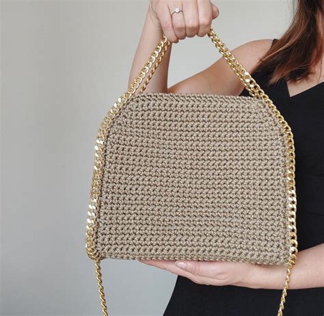 Falabella borsaChi non si informa adeguatamente in anticipo corre il rischio di ricevere falabella borsa che non hanno la funzione desiderata o sono realizzati con materiali di qualità inferiore. Se volete un prodotto che soddisfi al meglio le vostre aspettative, dovreste provare un falabella borsa.
  <p>Per i prodotti si possono trovare test online e confronti tra i prodotti.  I confronti tra i prodotti possono aiutare a confrontare le diverse funzioni o proprietà dei diversi prodotti. Di seguito, spieghiamo perché la ricerca è importante e di cosa si dovrebbe essere consapevoli quando si acquista un articolo.
</p>

<h2>Acquisto di Falabella borsa - criteri importanti</h2>

<p>Una lista di controllo può aiutarti a evitare di dover cercare informazioni sui prodotti su decine di siti web. Di seguito è riportato un esempio di una lista di controllo che può aiutarvi a trovare il prodotto giusto. Importanti criteri di acquisto includono, ad esempio:
</p><ul>
<li>Opinioni dei clienti</li>
<li>Confronti dei prezzi</li>
<li>Dettagli del prodotto</li>
<li>Termini e condizioni di consegna</li>
<li>Domande dei clienti e risposte dei marchi</li>
</ul>
<h2>Qual è l