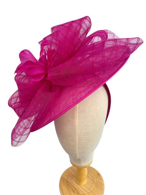 Fascinator pinkChi non si informa adeguatamente in anticipo corre il rischio di ricevere fascinator pink che non hanno la funzione desiderata o sono realizzati con materiali di qualità inferiore. Se volete un prodotto che soddisfi al meglio le vostre aspettative, dovreste provare un fascinator pink.
  <p>Per i prodotti si possono trovare test online e confronti tra i prodotti.  I confronti tra i prodotti possono aiutare a confrontare le diverse funzioni o proprietà dei diversi prodotti. Di seguito, spieghiamo perché la ricerca è importante e di cosa si dovrebbe essere consapevoli quando si acquista un articolo.
</p>

<h2>Acquisto di Fascinator pink - criteri importanti</h2>

<p>Una lista di controllo può aiutarti a evitare di dover cercare informazioni sui prodotti su decine di siti web. Di seguito è riportato un esempio di una lista di controllo che può aiutarvi a trovare il prodotto giusto. Importanti criteri di acquisto includono, ad esempio:
</p><ul>
<li>Opinioni dei clienti</li>
<li>Confronti dei prezzi</li>
<li>Dettagli del prodotto</li>
<li>Termini e condizioni di consegna</li>
<li>Domande dei clienti e risposte dei marchi</li>
</ul>
<h2>Qual è l