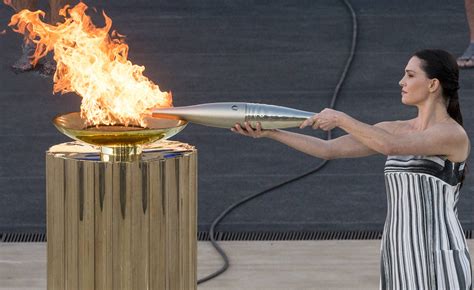 Fiaccola olimpicaChi non si informa adeguatamente in anticipo corre il rischio di ricevere fiaccola olimpica che non hanno la funzione desiderata o sono realizzati con materiali di qualità inferiore. Se volete un prodotto che soddisfi al meglio le vostre aspettative, dovreste provare un fiaccola olimpica.
  <p>Per i prodotti si possono trovare test online e confronti tra i prodotti.  I confronti tra i prodotti possono aiutare a confrontare le diverse funzioni o proprietà dei diversi prodotti. Di seguito, spieghiamo perché la ricerca è importante e di cosa si dovrebbe essere consapevoli quando si acquista un articolo.
</p>

<h2>Acquisto di Fiaccola olimpica - criteri importanti</h2>

<p>Una lista di controllo può aiutarti a evitare di dover cercare informazioni sui prodotti su decine di siti web. Di seguito è riportato un esempio di una lista di controllo che può aiutarvi a trovare il prodotto giusto. Importanti criteri di acquisto includono, ad esempio:
</p><ul>
<li>Opinioni dei clienti</li>
<li>Confronti dei prezzi</li>
<li>Dettagli del prodotto</li>
<li>Termini e condizioni di consegna</li>
<li>Domande dei clienti e risposte dei marchi</li>
</ul>
<h2>Qual è l