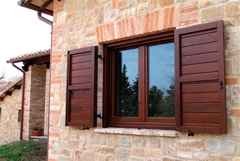 Finestre legnoChi non si informa adeguatamente in anticipo corre il rischio di ricevere finestre legno che non hanno la funzione desiderata o sono realizzati con materiali di qualità inferiore. Se volete un prodotto che soddisfi al meglio le vostre aspettative, dovreste provare un finestre legno.
  <p>Per i prodotti si possono trovare test online e confronti tra i prodotti.  I confronti tra i prodotti possono aiutare a confrontare le diverse funzioni o proprietà dei diversi prodotti. Di seguito, spieghiamo perché la ricerca è importante e di cosa si dovrebbe essere consapevoli quando si acquista un articolo.
</p>

<h2>Acquisto di Finestre legno - criteri importanti</h2>

<p>Una lista di controllo può aiutarti a evitare di dover cercare informazioni sui prodotti su decine di siti web. Di seguito è riportato un esempio di una lista di controllo che può aiutarvi a trovare il prodotto giusto. Importanti criteri di acquisto includono, ad esempio:
</p><ul>
<li>Opinioni dei clienti</li>
<li>Confronti dei prezzi</li>
<li>Dettagli del prodotto</li>
<li>Termini e condizioni di consegna</li>
<li>Domande dei clienti e risposte dei marchi</li>
</ul>
<h2>Qual è l