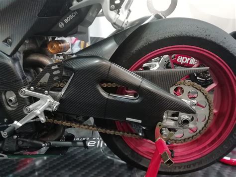 Forcellone apriliaChi non si informa adeguatamente in anticipo corre il rischio di ricevere forcellone aprilia che non hanno la funzione desiderata o sono realizzati con materiali di qualità inferiore. Se volete un prodotto che soddisfi al meglio le vostre aspettative, dovreste provare un forcellone aprilia.
  <p>Per i prodotti si possono trovare test online e confronti tra i prodotti.  I confronti tra i prodotti possono aiutare a confrontare le diverse funzioni o proprietà dei diversi prodotti. Di seguito, spieghiamo perché la ricerca è importante e di cosa si dovrebbe essere consapevoli quando si acquista un articolo.
</p>

<h2>Acquisto di Forcellone aprilia - criteri importanti</h2>

<p>Una lista di controllo può aiutarti a evitare di dover cercare informazioni sui prodotti su decine di siti web. Di seguito è riportato un esempio di una lista di controllo che può aiutarvi a trovare il prodotto giusto. Importanti criteri di acquisto includono, ad esempio:
</p><ul>
<li>Opinioni dei clienti</li>
<li>Confronti dei prezzi</li>
<li>Dettagli del prodotto</li>
<li>Termini e condizioni di consegna</li>
<li>Domande dei clienti e risposte dei marchi</li>
</ul>
<h2>Qual è l