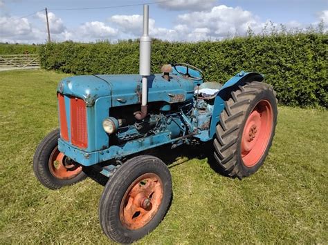 Fordson majorChi non si informa adeguatamente in anticipo corre il rischio di ricevere fordson major che non hanno la funzione desiderata o sono realizzati con materiali di qualità inferiore. Se volete un prodotto che soddisfi al meglio le vostre aspettative, dovreste provare un fordson major.
  <p>Per i prodotti si possono trovare test online e confronti tra i prodotti.  I confronti tra i prodotti possono aiutare a confrontare le diverse funzioni o proprietà dei diversi prodotti. Di seguito, spieghiamo perché la ricerca è importante e di cosa si dovrebbe essere consapevoli quando si acquista un articolo.
</p>

<h2>Acquisto di Fordson major - criteri importanti</h2>

<p>Una lista di controllo può aiutarti a evitare di dover cercare informazioni sui prodotti su decine di siti web. Di seguito è riportato un esempio di una lista di controllo che può aiutarvi a trovare il prodotto giusto. Importanti criteri di acquisto includono, ad esempio:
</p><ul>
<li>Opinioni dei clienti</li>
<li>Confronti dei prezzi</li>
<li>Dettagli del prodotto</li>
<li>Termini e condizioni di consegna</li>
<li>Domande dei clienti e risposte dei marchi</li>
</ul>
<h2>Qual è l