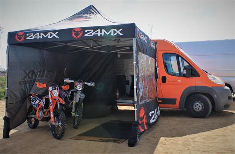 Gazebo motoChi non si informa adeguatamente in anticipo corre il rischio di ricevere gazebo moto che non hanno la funzione desiderata o sono realizzati con materiali di qualità inferiore. Se volete un prodotto che soddisfi al meglio le vostre aspettative, dovreste provare un gazebo moto.
  <p>Per i prodotti si possono trovare test online e confronti tra i prodotti.  I confronti tra i prodotti possono aiutare a confrontare le diverse funzioni o proprietà dei diversi prodotti. Di seguito, spieghiamo perché la ricerca è importante e di cosa si dovrebbe essere consapevoli quando si acquista un articolo.
</p>

<h2>Acquisto di Gazebo moto - criteri importanti</h2>

<p>Una lista di controllo può aiutarti a evitare di dover cercare informazioni sui prodotti su decine di siti web. Di seguito è riportato un esempio di una lista di controllo che può aiutarvi a trovare il prodotto giusto. Importanti criteri di acquisto includono, ad esempio:
</p><ul>
<li>Opinioni dei clienti</li>
<li>Confronti dei prezzi</li>
<li>Dettagli del prodotto</li>
<li>Termini e condizioni di consegna</li>
<li>Domande dei clienti e risposte dei marchi</li>
</ul>
<h2>Qual è l