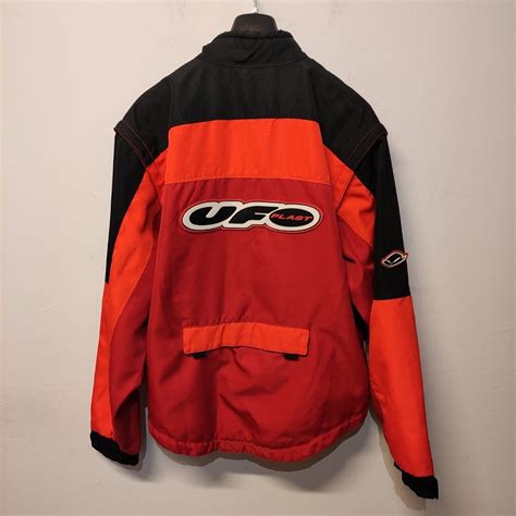 Giacca enduro ufoChi non si informa adeguatamente in anticipo corre il rischio di ricevere giacca enduro ufo che non hanno la funzione desiderata o sono realizzati con materiali di qualità inferiore. Se volete un prodotto che soddisfi al meglio le vostre aspettative, dovreste provare un giacca enduro ufo.
  <p>Per i prodotti si possono trovare test online e confronti tra i prodotti.  I confronti tra i prodotti possono aiutare a confrontare le diverse funzioni o proprietà dei diversi prodotti. Di seguito, spieghiamo perché la ricerca è importante e di cosa si dovrebbe essere consapevoli quando si acquista un articolo.
</p>

<h2>Acquisto di Giacca enduro ufo - criteri importanti</h2>

<p>Una lista di controllo può aiutarti a evitare di dover cercare informazioni sui prodotti su decine di siti web. Di seguito è riportato un esempio di una lista di controllo che può aiutarvi a trovare il prodotto giusto. Importanti criteri di acquisto includono, ad esempio:
</p><ul>
<li>Opinioni dei clienti</li>
<li>Confronti dei prezzi</li>
<li>Dettagli del prodotto</li>
<li>Termini e condizioni di consegna</li>
<li>Domande dei clienti e risposte dei marchi</li>
</ul>
<h2>Qual è l