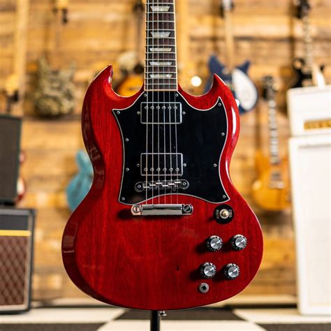 Gibson sg standardChi non si informa adeguatamente in anticipo corre il rischio di ricevere gibson sg standard che non hanno la funzione desiderata o sono realizzati con materiali di qualità inferiore. Se volete un prodotto che soddisfi al meglio le vostre aspettative, dovreste provare un gibson sg standard.
  <p>Per i prodotti si possono trovare test online e confronti tra i prodotti.  I confronti tra i prodotti possono aiutare a confrontare le diverse funzioni o proprietà dei diversi prodotti. Di seguito, spieghiamo perché la ricerca è importante e di cosa si dovrebbe essere consapevoli quando si acquista un articolo.
</p>

<h2>Acquisto di Gibson sg standard - criteri importanti</h2>

<p>Una lista di controllo può aiutarti a evitare di dover cercare informazioni sui prodotti su decine di siti web. Di seguito è riportato un esempio di una lista di controllo che può aiutarvi a trovare il prodotto giusto. Importanti criteri di acquisto includono, ad esempio:
</p><ul>
<li>Opinioni dei clienti</li>
<li>Confronti dei prezzi</li>
<li>Dettagli del prodotto</li>
<li>Termini e condizioni di consegna</li>
<li>Domande dei clienti e risposte dei marchi</li>
</ul>
<h2>Qual è l