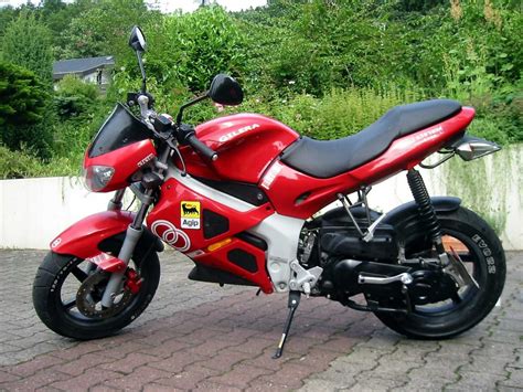 Gilera dna 50Chi non si informa adeguatamente in anticipo corre il rischio di ricevere gilera dna 50 che non hanno la funzione desiderata o sono realizzati con materiali di qualità inferiore. Se volete un prodotto che soddisfi al meglio le vostre aspettative, dovreste provare un gilera dna 50.
  <p>Per i prodotti si possono trovare test online e confronti tra i prodotti.  I confronti tra i prodotti possono aiutare a confrontare le diverse funzioni o proprietà dei diversi prodotti. Di seguito, spieghiamo perché la ricerca è importante e di cosa si dovrebbe essere consapevoli quando si acquista un articolo.
</p>

<h2>Acquisto di Gilera dna 50 - criteri importanti</h2>

<p>Una lista di controllo può aiutarti a evitare di dover cercare informazioni sui prodotti su decine di siti web. Di seguito è riportato un esempio di una lista di controllo che può aiutarvi a trovare il prodotto giusto. Importanti criteri di acquisto includono, ad esempio:
</p><ul>
<li>Opinioni dei clienti</li>
<li>Confronti dei prezzi</li>
<li>Dettagli del prodotto</li>
<li>Termini e condizioni di consegna</li>
<li>Domande dei clienti e risposte dei marchi</li>
</ul>
<h2>Qual è l