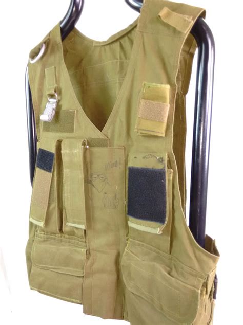 Gilet multitasca armyChi non si informa adeguatamente in anticipo corre il rischio di ricevere gilet multitasca army che non hanno la funzione desiderata o sono realizzati con materiali di qualità inferiore. Se volete un prodotto che soddisfi al meglio le vostre aspettative, dovreste provare un gilet multitasca army.
  <p>Per i prodotti si possono trovare test online e confronti tra i prodotti.  I confronti tra i prodotti possono aiutare a confrontare le diverse funzioni o proprietà dei diversi prodotti. Di seguito, spieghiamo perché la ricerca è importante e di cosa si dovrebbe essere consapevoli quando si acquista un articolo.
</p>

<h2>Acquisto di Gilet multitasca army - criteri importanti</h2>

<p>Una lista di controllo può aiutarti a evitare di dover cercare informazioni sui prodotti su decine di siti web. Di seguito è riportato un esempio di una lista di controllo che può aiutarvi a trovare il prodotto giusto. Importanti criteri di acquisto includono, ad esempio:
</p><ul>
<li>Opinioni dei clienti</li>
<li>Confronti dei prezzi</li>
<li>Dettagli del prodotto</li>
<li>Termini e condizioni di consegna</li>
<li>Domande dei clienti e risposte dei marchi</li>
</ul>
<h2>Qual è l