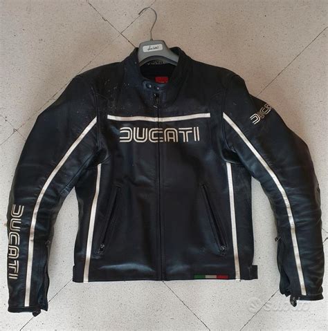 Giubbotto moto ducatiChi non si informa adeguatamente in anticipo corre il rischio di ricevere giubbotto moto ducati che non hanno la funzione desiderata o sono realizzati con materiali di qualità inferiore. Se volete un prodotto che soddisfi al meglio le vostre aspettative, dovreste provare un giubbotto moto ducati.
  <p>Per i prodotti si possono trovare test online e confronti tra i prodotti.  I confronti tra i prodotti possono aiutare a confrontare le diverse funzioni o proprietà dei diversi prodotti. Di seguito, spieghiamo perché la ricerca è importante e di cosa si dovrebbe essere consapevoli quando si acquista un articolo.
</p>

<h2>Acquisto di Giubbotto moto ducati - criteri importanti</h2>

<p>Una lista di controllo può aiutarti a evitare di dover cercare informazioni sui prodotti su decine di siti web. Di seguito è riportato un esempio di una lista di controllo che può aiutarvi a trovare il prodotto giusto. Importanti criteri di acquisto includono, ad esempio:
</p><ul>
<li>Opinioni dei clienti</li>
<li>Confronti dei prezzi</li>
<li>Dettagli del prodotto</li>
<li>Termini e condizioni di consegna</li>
<li>Domande dei clienti e risposte dei marchi</li>
</ul>
<h2>Qual è l