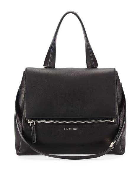Givenchy pandoraChi non si informa adeguatamente in anticipo corre il rischio di ricevere givenchy pandora che non hanno la funzione desiderata o sono realizzati con materiali di qualità inferiore. Se volete un prodotto che soddisfi al meglio le vostre aspettative, dovreste provare un givenchy pandora.
  <p>Per i prodotti si possono trovare test online e confronti tra i prodotti.  I confronti tra i prodotti possono aiutare a confrontare le diverse funzioni o proprietà dei diversi prodotti. Di seguito, spieghiamo perché la ricerca è importante e di cosa si dovrebbe essere consapevoli quando si acquista un articolo.
</p>

<h2>Acquisto di Givenchy pandora - criteri importanti</h2>

<p>Una lista di controllo può aiutarti a evitare di dover cercare informazioni sui prodotti su decine di siti web. Di seguito è riportato un esempio di una lista di controllo che può aiutarvi a trovare il prodotto giusto. Importanti criteri di acquisto includono, ad esempio:
</p><ul>
<li>Opinioni dei clienti</li>
<li>Confronti dei prezzi</li>
<li>Dettagli del prodotto</li>
<li>Termini e condizioni di consegna</li>
<li>Domande dei clienti e risposte dei marchi</li>
</ul>
<h2>Qual è l