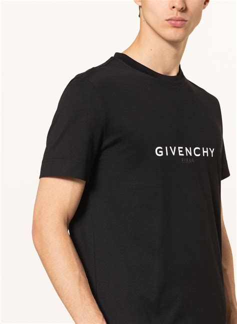 Givenchy t shirtChi non si informa adeguatamente in anticipo corre il rischio di ricevere givenchy t shirt che non hanno la funzione desiderata o sono realizzati con materiali di qualità inferiore. Se volete un prodotto che soddisfi al meglio le vostre aspettative, dovreste provare un givenchy t shirt.
  <p>Per i prodotti si possono trovare test online e confronti tra i prodotti.  I confronti tra i prodotti possono aiutare a confrontare le diverse funzioni o proprietà dei diversi prodotti. Di seguito, spieghiamo perché la ricerca è importante e di cosa si dovrebbe essere consapevoli quando si acquista un articolo.
</p>

<h2>Acquisto di Givenchy t shirt - criteri importanti</h2>

<p>Una lista di controllo può aiutarti a evitare di dover cercare informazioni sui prodotti su decine di siti web. Di seguito è riportato un esempio di una lista di controllo che può aiutarvi a trovare il prodotto giusto. Importanti criteri di acquisto includono, ad esempio:
</p><ul>
<li>Opinioni dei clienti</li>
<li>Confronti dei prezzi</li>
<li>Dettagli del prodotto</li>
<li>Termini e condizioni di consegna</li>
<li>Domande dei clienti e risposte dei marchi</li>
</ul>
<h2>Qual è l