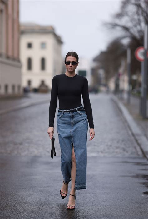 Gonne jeansChi non si informa adeguatamente in anticipo corre il rischio di ricevere gonne jeans che non hanno la funzione desiderata o sono realizzati con materiali di qualità inferiore. Se volete un prodotto che soddisfi al meglio le vostre aspettative, dovreste provare un gonne jeans.
  <p>Per i prodotti si possono trovare test online e confronti tra i prodotti.  I confronti tra i prodotti possono aiutare a confrontare le diverse funzioni o proprietà dei diversi prodotti. Di seguito, spieghiamo perché la ricerca è importante e di cosa si dovrebbe essere consapevoli quando si acquista un articolo.
</p>

<h2>Acquisto di Gonne jeans - criteri importanti</h2>

<p>Una lista di controllo può aiutarti a evitare di dover cercare informazioni sui prodotti su decine di siti web. Di seguito è riportato un esempio di una lista di controllo che può aiutarvi a trovare il prodotto giusto. Importanti criteri di acquisto includono, ad esempio:
</p><ul>
<li>Opinioni dei clienti</li>
<li>Confronti dei prezzi</li>
<li>Dettagli del prodotto</li>
<li>Termini e condizioni di consegna</li>
<li>Domande dei clienti e risposte dei marchi</li>
</ul>
<h2>Qual è l