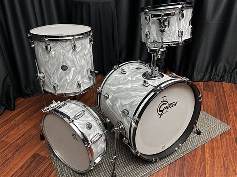 Gretsch catalinaChi non si informa adeguatamente in anticipo corre il rischio di ricevere gretsch catalina che non hanno la funzione desiderata o sono realizzati con materiali di qualità inferiore. Se volete un prodotto che soddisfi al meglio le vostre aspettative, dovreste provare un gretsch catalina.
  <p>Per i prodotti si possono trovare test online e confronti tra i prodotti.  I confronti tra i prodotti possono aiutare a confrontare le diverse funzioni o proprietà dei diversi prodotti. Di seguito, spieghiamo perché la ricerca è importante e di cosa si dovrebbe essere consapevoli quando si acquista un articolo.
</p>

<h2>Acquisto di Gretsch catalina - criteri importanti</h2>

<p>Una lista di controllo può aiutarti a evitare di dover cercare informazioni sui prodotti su decine di siti web. Di seguito è riportato un esempio di una lista di controllo che può aiutarvi a trovare il prodotto giusto. Importanti criteri di acquisto includono, ad esempio:
</p><ul>
<li>Opinioni dei clienti</li>
<li>Confronti dei prezzi</li>
<li>Dettagli del prodotto</li>
<li>Termini e condizioni di consegna</li>
<li>Domande dei clienti e risposte dei marchi</li>
</ul>
<h2>Qual è l