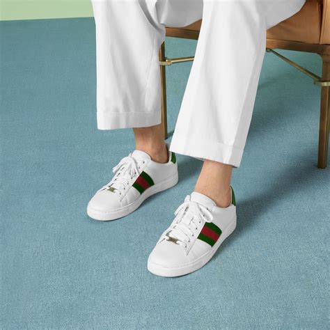 Gucci sneakersChi non si informa adeguatamente in anticipo corre il rischio di ricevere gucci sneakers che non hanno la funzione desiderata o sono realizzati con materiali di qualità inferiore. Se volete un prodotto che soddisfi al meglio le vostre aspettative, dovreste provare un gucci sneakers.
  <p>Per i prodotti si possono trovare test online e confronti tra i prodotti.  I confronti tra i prodotti possono aiutare a confrontare le diverse funzioni o proprietà dei diversi prodotti. Di seguito, spieghiamo perché la ricerca è importante e di cosa si dovrebbe essere consapevoli quando si acquista un articolo.
</p>

<h2>Acquisto di Gucci sneakers - criteri importanti</h2>

<p>Una lista di controllo può aiutarti a evitare di dover cercare informazioni sui prodotti su decine di siti web. Di seguito è riportato un esempio di una lista di controllo che può aiutarvi a trovare il prodotto giusto. Importanti criteri di acquisto includono, ad esempio:
</p><ul>
<li>Opinioni dei clienti</li>
<li>Confronti dei prezzi</li>
<li>Dettagli del prodotto</li>
<li>Termini e condizioni di consegna</li>
<li>Domande dei clienti e risposte dei marchi</li>
</ul>
<h2>Qual è l