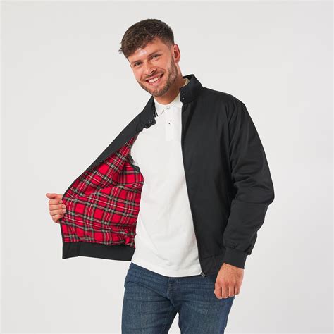 Harrington jacketChi non si informa adeguatamente in anticipo corre il rischio di ricevere harrington jacket che non hanno la funzione desiderata o sono realizzati con materiali di qualità inferiore. Se volete un prodotto che soddisfi al meglio le vostre aspettative, dovreste provare un harrington jacket.
  <p>Per i prodotti si possono trovare test online e confronti tra i prodotti.  I confronti tra i prodotti possono aiutare a confrontare le diverse funzioni o proprietà dei diversi prodotti. Di seguito, spieghiamo perché la ricerca è importante e di cosa si dovrebbe essere consapevoli quando si acquista un articolo.
</p>

<h2>Acquisto di Harrington jacket - criteri importanti</h2>

<p>Una lista di controllo può aiutarti a evitare di dover cercare informazioni sui prodotti su decine di siti web. Di seguito è riportato un esempio di una lista di controllo che può aiutarvi a trovare il prodotto giusto. Importanti criteri di acquisto includono, ad esempio:
</p><ul>
<li>Opinioni dei clienti</li>
<li>Confronti dei prezzi</li>
<li>Dettagli del prodotto</li>
<li>Termini e condizioni di consegna</li>
<li>Domande dei clienti e risposte dei marchi</li>
</ul>
<h2>Qual è l