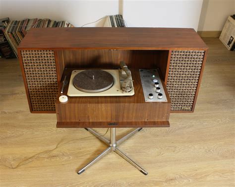 Hi fi d epocaChi non si informa adeguatamente in anticipo corre il rischio di ricevere hi fi d epoca che non hanno la funzione desiderata o sono realizzati con materiali di qualità inferiore. Se volete un prodotto che soddisfi al meglio le vostre aspettative, dovreste provare un hi fi d epoca.
  <p>Per i prodotti si possono trovare test online e confronti tra i prodotti.  I confronti tra i prodotti possono aiutare a confrontare le diverse funzioni o proprietà dei diversi prodotti. Di seguito, spieghiamo perché la ricerca è importante e di cosa si dovrebbe essere consapevoli quando si acquista un articolo.
</p>

<h2>Acquisto di Hi fi d epoca - criteri importanti</h2>

<p>Una lista di controllo può aiutarti a evitare di dover cercare informazioni sui prodotti su decine di siti web. Di seguito è riportato un esempio di una lista di controllo che può aiutarvi a trovare il prodotto giusto. Importanti criteri di acquisto includono, ad esempio:
</p><ul>
<li>Opinioni dei clienti</li>
<li>Confronti dei prezzi</li>
<li>Dettagli del prodotto</li>
<li>Termini e condizioni di consegna</li>
<li>Domande dei clienti e risposte dei marchi</li>
</ul>
<h2>Qual è l