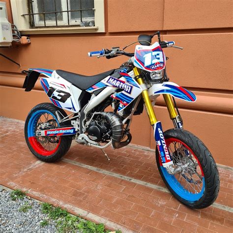 Hm 50 motoChi non si informa adeguatamente in anticipo corre il rischio di ricevere hm 50 moto che non hanno la funzione desiderata o sono realizzati con materiali di qualità inferiore. Se volete un prodotto che soddisfi al meglio le vostre aspettative, dovreste provare un hm 50 moto.
  <p>Per i prodotti si possono trovare test online e confronti tra i prodotti.  I confronti tra i prodotti possono aiutare a confrontare le diverse funzioni o proprietà dei diversi prodotti. Di seguito, spieghiamo perché la ricerca è importante e di cosa si dovrebbe essere consapevoli quando si acquista un articolo.
</p>

<h2>Acquisto di Hm 50 moto - criteri importanti</h2>

<p>Una lista di controllo può aiutarti a evitare di dover cercare informazioni sui prodotti su decine di siti web. Di seguito è riportato un esempio di una lista di controllo che può aiutarvi a trovare il prodotto giusto. Importanti criteri di acquisto includono, ad esempio:
</p><ul>
<li>Opinioni dei clienti</li>
<li>Confronti dei prezzi</li>
<li>Dettagli del prodotto</li>
<li>Termini e condizioni di consegna</li>
<li>Domande dei clienti e risposte dei marchi</li>
</ul>
<h2>Qual è l