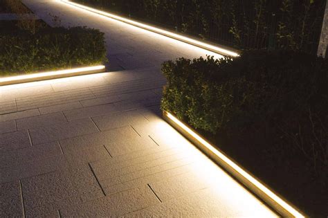 Illuminazione per esterniChi non si informa adeguatamente in anticipo corre il rischio di ricevere illuminazione per esterni che non hanno la funzione desiderata o sono realizzati con materiali di qualità inferiore. Se volete un prodotto che soddisfi al meglio le vostre aspettative, dovreste provare un illuminazione per esterni.
  <p>Per i prodotti si possono trovare test online e confronti tra i prodotti.  I confronti tra i prodotti possono aiutare a confrontare le diverse funzioni o proprietà dei diversi prodotti. Di seguito, spieghiamo perché la ricerca è importante e di cosa si dovrebbe essere consapevoli quando si acquista un articolo.
</p>

<h2>Acquisto di Illuminazione per esterni - criteri importanti</h2>

<p>Una lista di controllo può aiutarti a evitare di dover cercare informazioni sui prodotti su decine di siti web. Di seguito è riportato un esempio di una lista di controllo che può aiutarvi a trovare il prodotto giusto. Importanti criteri di acquisto includono, ad esempio:
</p><ul>
<li>Opinioni dei clienti</li>
<li>Confronti dei prezzi</li>
<li>Dettagli del prodotto</li>
<li>Termini e condizioni di consegna</li>
<li>Domande dei clienti e risposte dei marchi</li>
</ul>
<h2>Qual è l