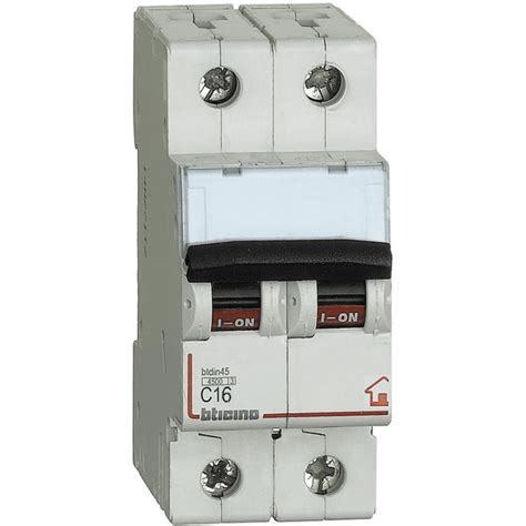 Interruttore magnetotermico 16aChi non si informa adeguatamente in anticipo corre il rischio di ricevere interruttore magnetotermico 16a che non hanno la funzione desiderata o sono realizzati con materiali di qualità inferiore. Se volete un prodotto che soddisfi al meglio le vostre aspettative, dovreste provare un interruttore magnetotermico 16a.
  <p>Per i prodotti si possono trovare test online e confronti tra i prodotti.  I confronti tra i prodotti possono aiutare a confrontare le diverse funzioni o proprietà dei diversi prodotti. Di seguito, spieghiamo perché la ricerca è importante e di cosa si dovrebbe essere consapevoli quando si acquista un articolo.
</p>

<h2>Acquisto di Interruttore magnetotermico 16a - criteri importanti</h2>

<p>Una lista di controllo può aiutarti a evitare di dover cercare informazioni sui prodotti su decine di siti web. Di seguito è riportato un esempio di una lista di controllo che può aiutarvi a trovare il prodotto giusto. Importanti criteri di acquisto includono, ad esempio:
</p><ul>
<li>Opinioni dei clienti</li>
<li>Confronti dei prezzi</li>
<li>Dettagli del prodotto</li>
<li>Termini e condizioni di consegna</li>
<li>Domande dei clienti e risposte dei marchi</li>
</ul>
<h2>Qual è l