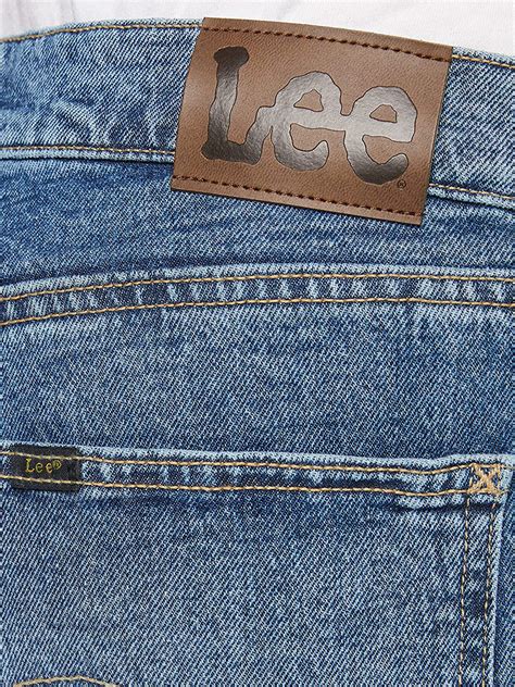Jeans lee uomoChi non si informa adeguatamente in anticipo corre il rischio di ricevere jeans lee uomo che non hanno la funzione desiderata o sono realizzati con materiali di qualità inferiore. Se volete un prodotto che soddisfi al meglio le vostre aspettative, dovreste provare un jeans lee uomo.
  <p>Per i prodotti si possono trovare test online e confronti tra i prodotti.  I confronti tra i prodotti possono aiutare a confrontare le diverse funzioni o proprietà dei diversi prodotti. Di seguito, spieghiamo perché la ricerca è importante e di cosa si dovrebbe essere consapevoli quando si acquista un articolo.
</p>

<h2>Acquisto di Jeans lee uomo - criteri importanti</h2>

<p>Una lista di controllo può aiutarti a evitare di dover cercare informazioni sui prodotti su decine di siti web. Di seguito è riportato un esempio di una lista di controllo che può aiutarvi a trovare il prodotto giusto. Importanti criteri di acquisto includono, ad esempio:
</p><ul>
<li>Opinioni dei clienti</li>
<li>Confronti dei prezzi</li>
<li>Dettagli del prodotto</li>
<li>Termini e condizioni di consegna</li>
<li>Domande dei clienti e risposte dei marchi</li>
</ul>
<h2>Qual è l