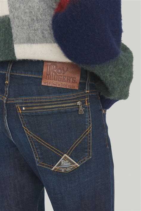 Jeans roy rogersChi non si informa adeguatamente in anticipo corre il rischio di ricevere jeans roy rogers che non hanno la funzione desiderata o sono realizzati con materiali di qualità inferiore. Se volete un prodotto che soddisfi al meglio le vostre aspettative, dovreste provare un jeans roy rogers.
  <p>Per i prodotti si possono trovare test online e confronti tra i prodotti.  I confronti tra i prodotti possono aiutare a confrontare le diverse funzioni o proprietà dei diversi prodotti. Di seguito, spieghiamo perché la ricerca è importante e di cosa si dovrebbe essere consapevoli quando si acquista un articolo.
</p>

<h2>Acquisto di Jeans roy rogers - criteri importanti</h2>

<p>Una lista di controllo può aiutarti a evitare di dover cercare informazioni sui prodotti su decine di siti web. Di seguito è riportato un esempio di una lista di controllo che può aiutarvi a trovare il prodotto giusto. Importanti criteri di acquisto includono, ad esempio:
</p><ul>
<li>Opinioni dei clienti</li>
<li>Confronti dei prezzi</li>
<li>Dettagli del prodotto</li>
<li>Termini e condizioni di consegna</li>
<li>Domande dei clienti e risposte dei marchi</li>
</ul>
<h2>Qual è l