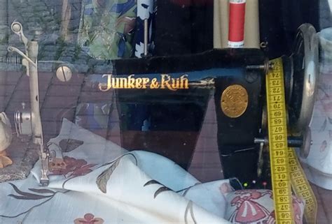 Junker ruhChi non si informa adeguatamente in anticipo corre il rischio di ricevere junker ruh che non hanno la funzione desiderata o sono realizzati con materiali di qualità inferiore. Se volete un prodotto che soddisfi al meglio le vostre aspettative, dovreste provare un junker ruh.
  <p>Per i prodotti si possono trovare test online e confronti tra i prodotti.  I confronti tra i prodotti possono aiutare a confrontare le diverse funzioni o proprietà dei diversi prodotti. Di seguito, spieghiamo perché la ricerca è importante e di cosa si dovrebbe essere consapevoli quando si acquista un articolo.
</p>

<h2>Acquisto di Junker ruh - criteri importanti</h2>

<p>Una lista di controllo può aiutarti a evitare di dover cercare informazioni sui prodotti su decine di siti web. Di seguito è riportato un esempio di una lista di controllo che può aiutarvi a trovare il prodotto giusto. Importanti criteri di acquisto includono, ad esempio:
</p><ul>
<li>Opinioni dei clienti</li>
<li>Confronti dei prezzi</li>
<li>Dettagli del prodotto</li>
<li>Termini e condizioni di consegna</li>
<li>Domande dei clienti e risposte dei marchi</li>
</ul>
<h2>Qual è l