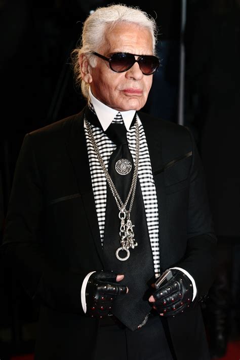 Karl lagerfeldChi non si informa adeguatamente in anticipo corre il rischio di ricevere karl lagerfeld che non hanno la funzione desiderata o sono realizzati con materiali di qualità inferiore. Se volete un prodotto che soddisfi al meglio le vostre aspettative, dovreste provare un karl lagerfeld.
  <p>Per i prodotti si possono trovare test online e confronti tra i prodotti.  I confronti tra i prodotti possono aiutare a confrontare le diverse funzioni o proprietà dei diversi prodotti. Di seguito, spieghiamo perché la ricerca è importante e di cosa si dovrebbe essere consapevoli quando si acquista un articolo.
</p>

<h2>Acquisto di Karl lagerfeld - criteri importanti</h2>

<p>Una lista di controllo può aiutarti a evitare di dover cercare informazioni sui prodotti su decine di siti web. Di seguito è riportato un esempio di una lista di controllo che può aiutarvi a trovare il prodotto giusto. Importanti criteri di acquisto includono, ad esempio:
</p><ul>
<li>Opinioni dei clienti</li>
<li>Confronti dei prezzi</li>
<li>Dettagli del prodotto</li>
<li>Termini e condizioni di consegna</li>
<li>Domande dei clienti e risposte dei marchi</li>
</ul>
<h2>Qual è l