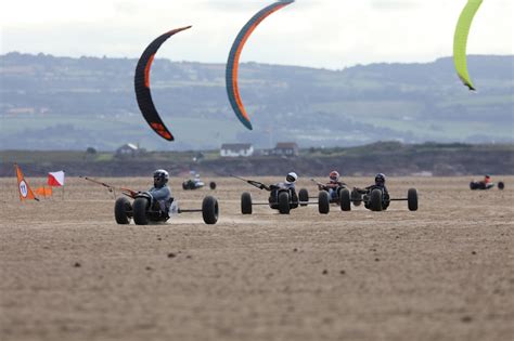 Kite buggyChi non si informa adeguatamente in anticipo corre il rischio di ricevere kite buggy che non hanno la funzione desiderata o sono realizzati con materiali di qualità inferiore. Se volete un prodotto che soddisfi al meglio le vostre aspettative, dovreste provare un kite buggy.
  <p>Per i prodotti si possono trovare test online e confronti tra i prodotti.  I confronti tra i prodotti possono aiutare a confrontare le diverse funzioni o proprietà dei diversi prodotti. Di seguito, spieghiamo perché la ricerca è importante e di cosa si dovrebbe essere consapevoli quando si acquista un articolo.
</p>

<h2>Acquisto di Kite buggy - criteri importanti</h2>

<p>Una lista di controllo può aiutarti a evitare di dover cercare informazioni sui prodotti su decine di siti web. Di seguito è riportato un esempio di una lista di controllo che può aiutarvi a trovare il prodotto giusto. Importanti criteri di acquisto includono, ad esempio:
</p><ul>
<li>Opinioni dei clienti</li>
<li>Confronti dei prezzi</li>
<li>Dettagli del prodotto</li>
<li>Termini e condizioni di consegna</li>
<li>Domande dei clienti e risposte dei marchi</li>
</ul>
<h2>Qual è l
