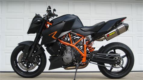 Ktm superduke 990Chi non si informa adeguatamente in anticipo corre il rischio di ricevere ktm superduke 990 che non hanno la funzione desiderata o sono realizzati con materiali di qualità inferiore. Se volete un prodotto che soddisfi al meglio le vostre aspettative, dovreste provare un ktm superduke 990.
  <p>Per i prodotti si possono trovare test online e confronti tra i prodotti.  I confronti tra i prodotti possono aiutare a confrontare le diverse funzioni o proprietà dei diversi prodotti. Di seguito, spieghiamo perché la ricerca è importante e di cosa si dovrebbe essere consapevoli quando si acquista un articolo.
</p>

<h2>Acquisto di Ktm superduke 990 - criteri importanti</h2>

<p>Una lista di controllo può aiutarti a evitare di dover cercare informazioni sui prodotti su decine di siti web. Di seguito è riportato un esempio di una lista di controllo che può aiutarvi a trovare il prodotto giusto. Importanti criteri di acquisto includono, ad esempio:
</p><ul>
<li>Opinioni dei clienti</li>
<li>Confronti dei prezzi</li>
<li>Dettagli del prodotto</li>
<li>Termini e condizioni di consegna</li>
<li>Domande dei clienti e risposte dei marchi</li>
</ul>
<h2>Qual è l