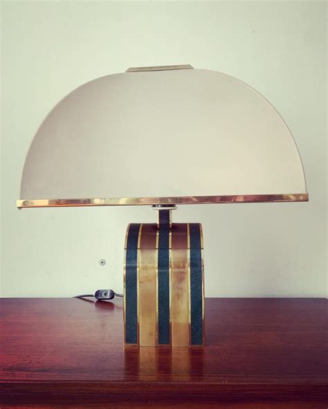 Lampada ottone da tavoloChi non si informa adeguatamente in anticipo corre il rischio di ricevere lampada ottone da tavolo che non hanno la funzione desiderata o sono realizzati con materiali di qualità inferiore. Se volete un prodotto che soddisfi al meglio le vostre aspettative, dovreste provare un lampada ottone da tavolo.
  <p>Per i prodotti si possono trovare test online e confronti tra i prodotti.  I confronti tra i prodotti possono aiutare a confrontare le diverse funzioni o proprietà dei diversi prodotti. Di seguito, spieghiamo perché la ricerca è importante e di cosa si dovrebbe essere consapevoli quando si acquista un articolo.
</p>

<h2>Acquisto di Lampada ottone da tavolo - criteri importanti</h2>

<p>Una lista di controllo può aiutarti a evitare di dover cercare informazioni sui prodotti su decine di siti web. Di seguito è riportato un esempio di una lista di controllo che può aiutarvi a trovare il prodotto giusto. Importanti criteri di acquisto includono, ad esempio:
</p><ul>
<li>Opinioni dei clienti</li>
<li>Confronti dei prezzi</li>
<li>Dettagli del prodotto</li>
<li>Termini e condizioni di consegna</li>
<li>Domande dei clienti e risposte dei marchi</li>
</ul>
<h2>Qual è l