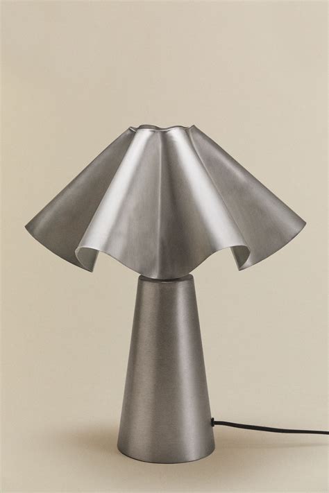 Lampada tavolo ferroChi non si informa adeguatamente in anticipo corre il rischio di ricevere lampada tavolo ferro che non hanno la funzione desiderata o sono realizzati con materiali di qualità inferiore. Se volete un prodotto che soddisfi al meglio le vostre aspettative, dovreste provare un lampada tavolo ferro.
  <p>Per i prodotti si possono trovare test online e confronti tra i prodotti.  I confronti tra i prodotti possono aiutare a confrontare le diverse funzioni o proprietà dei diversi prodotti. Di seguito, spieghiamo perché la ricerca è importante e di cosa si dovrebbe essere consapevoli quando si acquista un articolo.
</p>

<h2>Acquisto di Lampada tavolo ferro - criteri importanti</h2>

<p>Una lista di controllo può aiutarti a evitare di dover cercare informazioni sui prodotti su decine di siti web. Di seguito è riportato un esempio di una lista di controllo che può aiutarvi a trovare il prodotto giusto. Importanti criteri di acquisto includono, ad esempio:
</p><ul>
<li>Opinioni dei clienti</li>
<li>Confronti dei prezzi</li>
<li>Dettagli del prodotto</li>
<li>Termini e condizioni di consegna</li>
<li>Domande dei clienti e risposte dei marchi</li>
</ul>
<h2>Qual è l