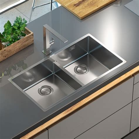 Lavello incasso 2 vascheChi non si informa adeguatamente in anticipo corre il rischio di ricevere lavello incasso 2 vasche che non hanno la funzione desiderata o sono realizzati con materiali di qualità inferiore. Se volete un prodotto che soddisfi al meglio le vostre aspettative, dovreste provare un lavello incasso 2 vasche.
  <p>Per i prodotti si possono trovare test online e confronti tra i prodotti.  I confronti tra i prodotti possono aiutare a confrontare le diverse funzioni o proprietà dei diversi prodotti. Di seguito, spieghiamo perché la ricerca è importante e di cosa si dovrebbe essere consapevoli quando si acquista un articolo.
</p>

<h2>Acquisto di Lavello incasso 2 vasche - criteri importanti</h2>

<p>Una lista di controllo può aiutarti a evitare di dover cercare informazioni sui prodotti su decine di siti web. Di seguito è riportato un esempio di una lista di controllo che può aiutarvi a trovare il prodotto giusto. Importanti criteri di acquisto includono, ad esempio:
</p><ul>
<li>Opinioni dei clienti</li>
<li>Confronti dei prezzi</li>
<li>Dettagli del prodotto</li>
<li>Termini e condizioni di consegna</li>
<li>Domande dei clienti e risposte dei marchi</li>
</ul>
<h2>Qual è l