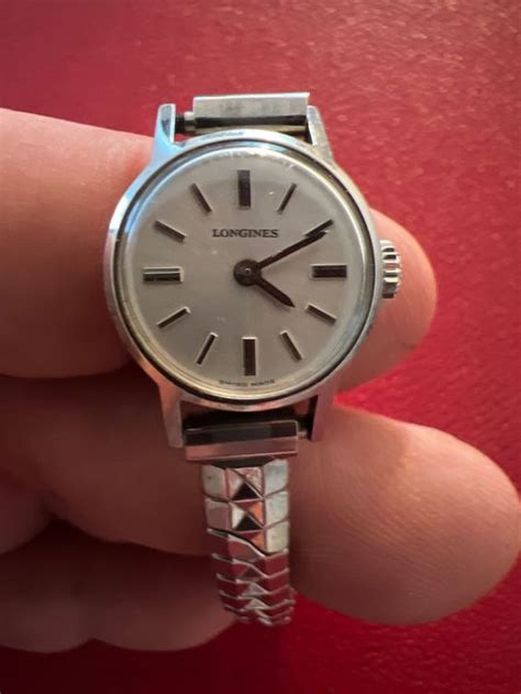 Longines 18 mmChi non si informa adeguatamente in anticipo corre il rischio di ricevere longines 18 mm che non hanno la funzione desiderata o sono realizzati con materiali di qualità inferiore. Se volete un prodotto che soddisfi al meglio le vostre aspettative, dovreste provare un longines 18 mm.
  <p>Per i prodotti si possono trovare test online e confronti tra i prodotti.  I confronti tra i prodotti possono aiutare a confrontare le diverse funzioni o proprietà dei diversi prodotti. Di seguito, spieghiamo perché la ricerca è importante e di cosa si dovrebbe essere consapevoli quando si acquista un articolo.
</p>

<h2>Acquisto di Longines 18 mm - criteri importanti</h2>

<p>Una lista di controllo può aiutarti a evitare di dover cercare informazioni sui prodotti su decine di siti web. Di seguito è riportato un esempio di una lista di controllo che può aiutarvi a trovare il prodotto giusto. Importanti criteri di acquisto includono, ad esempio:
</p><ul>
<li>Opinioni dei clienti</li>
<li>Confronti dei prezzi</li>
<li>Dettagli del prodotto</li>
<li>Termini e condizioni di consegna</li>
<li>Domande dei clienti e risposte dei marchi</li>
</ul>
<h2>Qual è l
