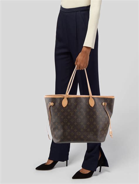 Louis vuitton gmChi non si informa adeguatamente in anticipo corre il rischio di ricevere louis vuitton gm che non hanno la funzione desiderata o sono realizzati con materiali di qualità inferiore. Se volete un prodotto che soddisfi al meglio le vostre aspettative, dovreste provare un louis vuitton gm.
  <p>Per i prodotti si possono trovare test online e confronti tra i prodotti.  I confronti tra i prodotti possono aiutare a confrontare le diverse funzioni o proprietà dei diversi prodotti. Di seguito, spieghiamo perché la ricerca è importante e di cosa si dovrebbe essere consapevoli quando si acquista un articolo.
</p>

<h2>Acquisto di Louis vuitton gm - criteri importanti</h2>

<p>Una lista di controllo può aiutarti a evitare di dover cercare informazioni sui prodotti su decine di siti web. Di seguito è riportato un esempio di una lista di controllo che può aiutarvi a trovare il prodotto giusto. Importanti criteri di acquisto includono, ad esempio:
</p><ul>
<li>Opinioni dei clienti</li>
<li>Confronti dei prezzi</li>
<li>Dettagli del prodotto</li>
<li>Termini e condizioni di consegna</li>
<li>Domande dei clienti e risposte dei marchi</li>
</ul>
<h2>Qual è l