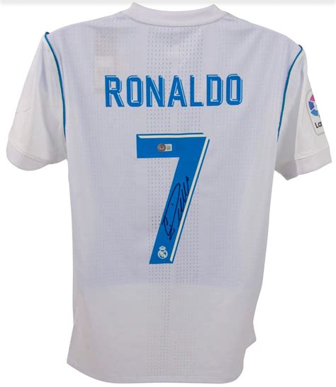 Maglia cristiano ronaldo real madridChi non si informa adeguatamente in anticipo corre il rischio di ricevere maglia cristiano ronaldo real madrid che non hanno la funzione desiderata o sono realizzati con materiali di qualità inferiore. Se volete un prodotto che soddisfi al meglio le vostre aspettative, dovreste provare un maglia cristiano ronaldo real madrid.
  <p>Per i prodotti si possono trovare test online e confronti tra i prodotti.  I confronti tra i prodotti possono aiutare a confrontare le diverse funzioni o proprietà dei diversi prodotti. Di seguito, spieghiamo perché la ricerca è importante e di cosa si dovrebbe essere consapevoli quando si acquista un articolo.
</p>

<h2>Acquisto di Maglia cristiano ronaldo real madrid - criteri importanti</h2>

<p>Una lista di controllo può aiutarti a evitare di dover cercare informazioni sui prodotti su decine di siti web. Di seguito è riportato un esempio di una lista di controllo che può aiutarvi a trovare il prodotto giusto. Importanti criteri di acquisto includono, ad esempio:
</p><ul>
<li>Opinioni dei clienti</li>
<li>Confronti dei prezzi</li>
<li>Dettagli del prodotto</li>
<li>Termini e condizioni di consegna</li>
<li>Domande dei clienti e risposte dei marchi</li>
</ul>
<h2>Qual è l