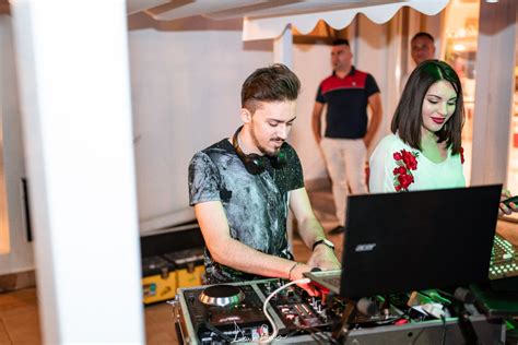 Maglie djChi non si informa adeguatamente in anticipo corre il rischio di ricevere maglie dj che non hanno la funzione desiderata o sono realizzati con materiali di qualità inferiore. Se volete un prodotto che soddisfi al meglio le vostre aspettative, dovreste provare un maglie dj.
  <p>Per i prodotti si possono trovare test online e confronti tra i prodotti.  I confronti tra i prodotti possono aiutare a confrontare le diverse funzioni o proprietà dei diversi prodotti. Di seguito, spieghiamo perché la ricerca è importante e di cosa si dovrebbe essere consapevoli quando si acquista un articolo.
</p>

<h2>Acquisto di Maglie dj - criteri importanti</h2>

<p>Una lista di controllo può aiutarti a evitare di dover cercare informazioni sui prodotti su decine di siti web. Di seguito è riportato un esempio di una lista di controllo che può aiutarvi a trovare il prodotto giusto. Importanti criteri di acquisto includono, ad esempio:
</p><ul>
<li>Opinioni dei clienti</li>
<li>Confronti dei prezzi</li>
<li>Dettagli del prodotto</li>
<li>Termini e condizioni di consegna</li>
<li>Domande dei clienti e risposte dei marchi</li>
</ul>
<h2>Qual è l