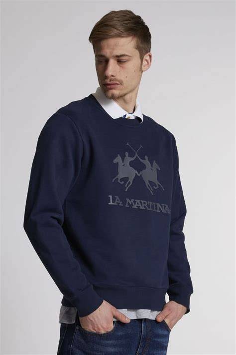 Maglione la martinaChi non si informa adeguatamente in anticipo corre il rischio di ricevere maglione la martina che non hanno la funzione desiderata o sono realizzati con materiali di qualità inferiore. Se volete un prodotto che soddisfi al meglio le vostre aspettative, dovreste provare un maglione la martina.
  <p>Per i prodotti si possono trovare test online e confronti tra i prodotti.  I confronti tra i prodotti possono aiutare a confrontare le diverse funzioni o proprietà dei diversi prodotti. Di seguito, spieghiamo perché la ricerca è importante e di cosa si dovrebbe essere consapevoli quando si acquista un articolo.
</p>

<h2>Acquisto di Maglione la martina - criteri importanti</h2>

<p>Una lista di controllo può aiutarti a evitare di dover cercare informazioni sui prodotti su decine di siti web. Di seguito è riportato un esempio di una lista di controllo che può aiutarvi a trovare il prodotto giusto. Importanti criteri di acquisto includono, ad esempio:
</p><ul>
<li>Opinioni dei clienti</li>
<li>Confronti dei prezzi</li>
<li>Dettagli del prodotto</li>
<li>Termini e condizioni di consegna</li>
<li>Domande dei clienti e risposte dei marchi</li>
</ul>
<h2>Qual è l