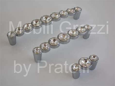 Maniglie swarovskiChi non si informa adeguatamente in anticipo corre il rischio di ricevere maniglie swarovski che non hanno la funzione desiderata o sono realizzati con materiali di qualità inferiore. Se volete un prodotto che soddisfi al meglio le vostre aspettative, dovreste provare un maniglie swarovski.
  <p>Per i prodotti si possono trovare test online e confronti tra i prodotti.  I confronti tra i prodotti possono aiutare a confrontare le diverse funzioni o proprietà dei diversi prodotti. Di seguito, spieghiamo perché la ricerca è importante e di cosa si dovrebbe essere consapevoli quando si acquista un articolo.
</p>

<h2>Acquisto di Maniglie swarovski - criteri importanti</h2>

<p>Una lista di controllo può aiutarti a evitare di dover cercare informazioni sui prodotti su decine di siti web. Di seguito è riportato un esempio di una lista di controllo che può aiutarvi a trovare il prodotto giusto. Importanti criteri di acquisto includono, ad esempio:
</p><ul>
<li>Opinioni dei clienti</li>
<li>Confronti dei prezzi</li>
<li>Dettagli del prodotto</li>
<li>Termini e condizioni di consegna</li>
<li>Domande dei clienti e risposte dei marchi</li>
</ul>
<h2>Qual è l