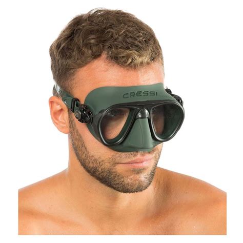 Maschera cressiChi non si informa adeguatamente in anticipo corre il rischio di ricevere maschera cressi che non hanno la funzione desiderata o sono realizzati con materiali di qualità inferiore. Se volete un prodotto che soddisfi al meglio le vostre aspettative, dovreste provare un maschera cressi.
  <p>Per i prodotti si possono trovare test online e confronti tra i prodotti.  I confronti tra i prodotti possono aiutare a confrontare le diverse funzioni o proprietà dei diversi prodotti. Di seguito, spieghiamo perché la ricerca è importante e di cosa si dovrebbe essere consapevoli quando si acquista un articolo.
</p>

<h2>Acquisto di Maschera cressi - criteri importanti</h2>

<p>Una lista di controllo può aiutarti a evitare di dover cercare informazioni sui prodotti su decine di siti web. Di seguito è riportato un esempio di una lista di controllo che può aiutarvi a trovare il prodotto giusto. Importanti criteri di acquisto includono, ad esempio:
</p><ul>
<li>Opinioni dei clienti</li>
<li>Confronti dei prezzi</li>
<li>Dettagli del prodotto</li>
<li>Termini e condizioni di consegna</li>
<li>Domande dei clienti e risposte dei marchi</li>
</ul>
<h2>Qual è l