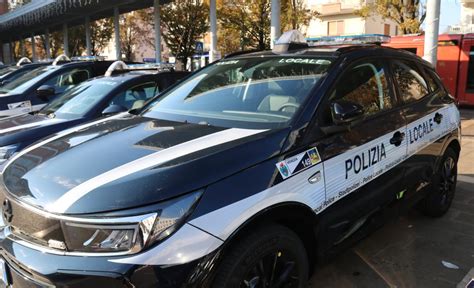Mezzi poliziaChi non si informa adeguatamente in anticipo corre il rischio di ricevere mezzi polizia che non hanno la funzione desiderata o sono realizzati con materiali di qualità inferiore. Se volete un prodotto che soddisfi al meglio le vostre aspettative, dovreste provare un mezzi polizia.
  <p>Per i prodotti si possono trovare test online e confronti tra i prodotti.  I confronti tra i prodotti possono aiutare a confrontare le diverse funzioni o proprietà dei diversi prodotti. Di seguito, spieghiamo perché la ricerca è importante e di cosa si dovrebbe essere consapevoli quando si acquista un articolo.
</p>

<h2>Acquisto di Mezzi polizia - criteri importanti</h2>

<p>Una lista di controllo può aiutarti a evitare di dover cercare informazioni sui prodotti su decine di siti web. Di seguito è riportato un esempio di una lista di controllo che può aiutarvi a trovare il prodotto giusto. Importanti criteri di acquisto includono, ad esempio:
</p><ul>
<li>Opinioni dei clienti</li>
<li>Confronti dei prezzi</li>
<li>Dettagli del prodotto</li>
<li>Termini e condizioni di consegna</li>
<li>Domande dei clienti e risposte dei marchi</li>
</ul>
<h2>Qual è l