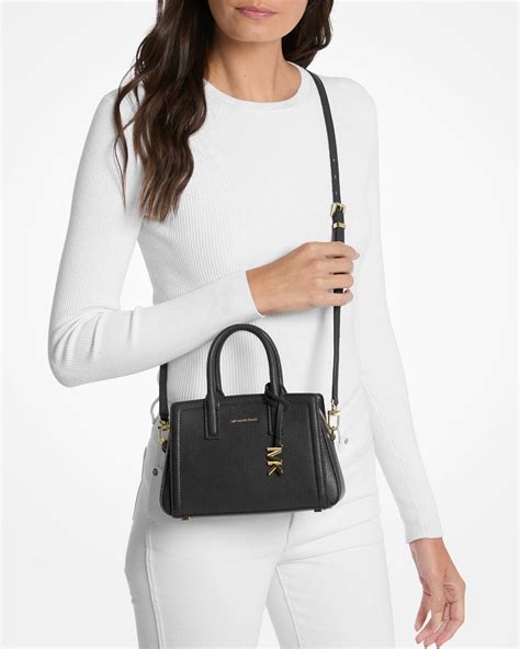 Michael kors imitazioniChi non si informa adeguatamente in anticipo corre il rischio di ricevere michael kors imitazioni che non hanno la funzione desiderata o sono realizzati con materiali di qualità inferiore. Se volete un prodotto che soddisfi al meglio le vostre aspettative, dovreste provare un michael kors imitazioni.
  <p>Per i prodotti si possono trovare test online e confronti tra i prodotti.  I confronti tra i prodotti possono aiutare a confrontare le diverse funzioni o proprietà dei diversi prodotti. Di seguito, spieghiamo perché la ricerca è importante e di cosa si dovrebbe essere consapevoli quando si acquista un articolo.
</p>

<h2>Acquisto di Michael kors imitazioni - criteri importanti</h2>

<p>Una lista di controllo può aiutarti a evitare di dover cercare informazioni sui prodotti su decine di siti web. Di seguito è riportato un esempio di una lista di controllo che può aiutarvi a trovare il prodotto giusto. Importanti criteri di acquisto includono, ad esempio:
</p><ul>
<li>Opinioni dei clienti</li>
<li>Confronti dei prezzi</li>
<li>Dettagli del prodotto</li>
<li>Termini e condizioni di consegna</li>
<li>Domande dei clienti e risposte dei marchi</li>
</ul>
<h2>Qual è l