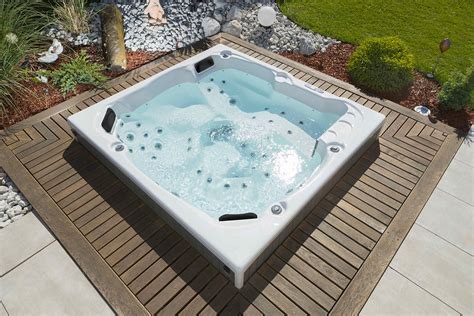 Mini piscine idromassaggioChi non si informa adeguatamente in anticipo corre il rischio di ricevere mini piscine idromassaggio che non hanno la funzione desiderata o sono realizzati con materiali di qualità inferiore. Se volete un prodotto che soddisfi al meglio le vostre aspettative, dovreste provare un mini piscine idromassaggio.
  <p>Per i prodotti si possono trovare test online e confronti tra i prodotti.  I confronti tra i prodotti possono aiutare a confrontare le diverse funzioni o proprietà dei diversi prodotti. Di seguito, spieghiamo perché la ricerca è importante e di cosa si dovrebbe essere consapevoli quando si acquista un articolo.
</p>

<h2>Acquisto di Mini piscine idromassaggio - criteri importanti</h2>

<p>Una lista di controllo può aiutarti a evitare di dover cercare informazioni sui prodotti su decine di siti web. Di seguito è riportato un esempio di una lista di controllo che può aiutarvi a trovare il prodotto giusto. Importanti criteri di acquisto includono, ad esempio:
</p><ul>
<li>Opinioni dei clienti</li>
<li>Confronti dei prezzi</li>
<li>Dettagli del prodotto</li>
<li>Termini e condizioni di consegna</li>
<li>Domande dei clienti e risposte dei marchi</li>
</ul>
<h2>Qual è l