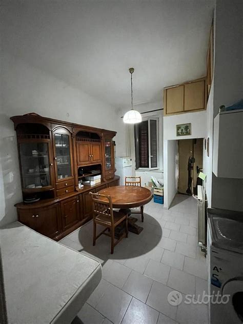 Mobile sala a milanoChi non si informa adeguatamente in anticipo corre il rischio di ricevere mobile sala a milano che non hanno la funzione desiderata o sono realizzati con materiali di qualità inferiore. Se volete un prodotto che soddisfi al meglio le vostre aspettative, dovreste provare un mobile sala a milano.
  <p>Per i prodotti si possono trovare test online e confronti tra i prodotti.  I confronti tra i prodotti possono aiutare a confrontare le diverse funzioni o proprietà dei diversi prodotti. Di seguito, spieghiamo perché la ricerca è importante e di cosa si dovrebbe essere consapevoli quando si acquista un articolo.
</p>

<h2>Acquisto di Mobile sala a milano - criteri importanti</h2>

<p>Una lista di controllo può aiutarti a evitare di dover cercare informazioni sui prodotti su decine di siti web. Di seguito è riportato un esempio di una lista di controllo che può aiutarvi a trovare il prodotto giusto. Importanti criteri di acquisto includono, ad esempio:
</p><ul>
<li>Opinioni dei clienti</li>
<li>Confronti dei prezzi</li>
<li>Dettagli del prodotto</li>
<li>Termini e condizioni di consegna</li>
<li>Domande dei clienti e risposte dei marchi</li>
</ul>
<h2>Qual è l
