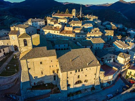 Monteleone di spoletoChi non si informa adeguatamente in anticipo corre il rischio di ricevere monteleone di spoleto che non hanno la funzione desiderata o sono realizzati con materiali di qualità inferiore. Se volete un prodotto che soddisfi al meglio le vostre aspettative, dovreste provare un monteleone di spoleto.
  <p>Per i prodotti si possono trovare test online e confronti tra i prodotti.  I confronti tra i prodotti possono aiutare a confrontare le diverse funzioni o proprietà dei diversi prodotti. Di seguito, spieghiamo perché la ricerca è importante e di cosa si dovrebbe essere consapevoli quando si acquista un articolo.
</p>

<h2>Acquisto di Monteleone di spoleto - criteri importanti</h2>

<p>Una lista di controllo può aiutarti a evitare di dover cercare informazioni sui prodotti su decine di siti web. Di seguito è riportato un esempio di una lista di controllo che può aiutarvi a trovare il prodotto giusto. Importanti criteri di acquisto includono, ad esempio:
</p><ul>
<li>Opinioni dei clienti</li>
<li>Confronti dei prezzi</li>
<li>Dettagli del prodotto</li>
<li>Termini e condizioni di consegna</li>
<li>Domande dei clienti e risposte dei marchi</li>
</ul>
<h2>Qual è l