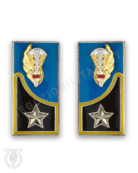 Mostrine militariChi non si informa adeguatamente in anticipo corre il rischio di ricevere mostrine militari che non hanno la funzione desiderata o sono realizzati con materiali di qualità inferiore. Se volete un prodotto che soddisfi al meglio le vostre aspettative, dovreste provare un mostrine militari.
  <p>Per i prodotti si possono trovare test online e confronti tra i prodotti.  I confronti tra i prodotti possono aiutare a confrontare le diverse funzioni o proprietà dei diversi prodotti. Di seguito, spieghiamo perché la ricerca è importante e di cosa si dovrebbe essere consapevoli quando si acquista un articolo.
</p>

<h2>Acquisto di Mostrine militari - criteri importanti</h2>

<p>Una lista di controllo può aiutarti a evitare di dover cercare informazioni sui prodotti su decine di siti web. Di seguito è riportato un esempio di una lista di controllo che può aiutarvi a trovare il prodotto giusto. Importanti criteri di acquisto includono, ad esempio:
</p><ul>
<li>Opinioni dei clienti</li>
<li>Confronti dei prezzi</li>
<li>Dettagli del prodotto</li>
<li>Termini e condizioni di consegna</li>
<li>Domande dei clienti e risposte dei marchi</li>
</ul>
<h2>Qual è l