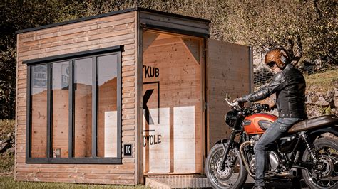 Moto garageChi non si informa adeguatamente in anticipo corre il rischio di ricevere moto garage che non hanno la funzione desiderata o sono realizzati con materiali di qualità inferiore. Se volete un prodotto che soddisfi al meglio le vostre aspettative, dovreste provare un moto garage.
  <p>Per i prodotti si possono trovare test online e confronti tra i prodotti.  I confronti tra i prodotti possono aiutare a confrontare le diverse funzioni o proprietà dei diversi prodotti. Di seguito, spieghiamo perché la ricerca è importante e di cosa si dovrebbe essere consapevoli quando si acquista un articolo.
</p>

<h2>Acquisto di Moto garage - criteri importanti</h2>

<p>Una lista di controllo può aiutarti a evitare di dover cercare informazioni sui prodotti su decine di siti web. Di seguito è riportato un esempio di una lista di controllo che può aiutarvi a trovare il prodotto giusto. Importanti criteri di acquisto includono, ad esempio:
</p><ul>
<li>Opinioni dei clienti</li>
<li>Confronti dei prezzi</li>
<li>Dettagli del prodotto</li>
<li>Termini e condizioni di consegna</li>
<li>Domande dei clienti e risposte dei marchi</li>
</ul>
<h2>Qual è l