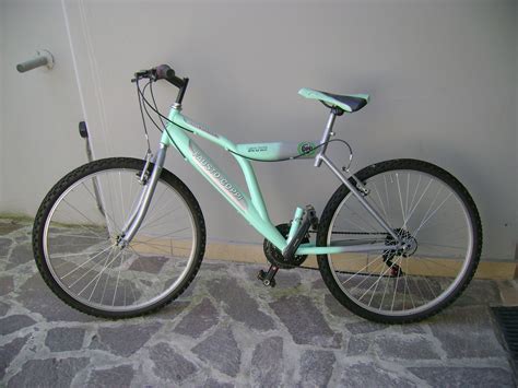 Mountain bike faustoChi non si informa adeguatamente in anticipo corre il rischio di ricevere mountain bike fausto che non hanno la funzione desiderata o sono realizzati con materiali di qualità inferiore. Se volete un prodotto che soddisfi al meglio le vostre aspettative, dovreste provare un mountain bike fausto.
  <p>Per i prodotti si possono trovare test online e confronti tra i prodotti.  I confronti tra i prodotti possono aiutare a confrontare le diverse funzioni o proprietà dei diversi prodotti. Di seguito, spieghiamo perché la ricerca è importante e di cosa si dovrebbe essere consapevoli quando si acquista un articolo.
</p>

<h2>Acquisto di Mountain bike fausto - criteri importanti</h2>

<p>Una lista di controllo può aiutarti a evitare di dover cercare informazioni sui prodotti su decine di siti web. Di seguito è riportato un esempio di una lista di controllo che può aiutarvi a trovare il prodotto giusto. Importanti criteri di acquisto includono, ad esempio:
</p><ul>
<li>Opinioni dei clienti</li>
<li>Confronti dei prezzi</li>
<li>Dettagli del prodotto</li>
<li>Termini e condizioni di consegna</li>
<li>Domande dei clienti e risposte dei marchi</li>
</ul>
<h2>Qual è l