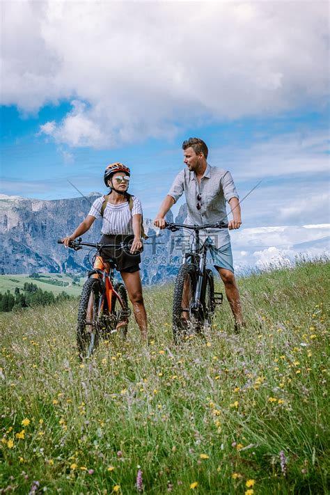 MountanbikeChi non si informa adeguatamente in anticipo corre il rischio di ricevere mountanbike che non hanno la funzione desiderata o sono realizzati con materiali di qualità inferiore. Se volete un prodotto che soddisfi al meglio le vostre aspettative, dovreste provare un mountanbike.
  <p>Per i prodotti si possono trovare test online e confronti tra i prodotti.  I confronti tra i prodotti possono aiutare a confrontare le diverse funzioni o proprietà dei diversi prodotti. Di seguito, spieghiamo perché la ricerca è importante e di cosa si dovrebbe essere consapevoli quando si acquista un articolo.
</p>

<h2>Acquisto di Mountanbike - criteri importanti</h2>

<p>Una lista di controllo può aiutarti a evitare di dover cercare informazioni sui prodotti su decine di siti web. Di seguito è riportato un esempio di una lista di controllo che può aiutarvi a trovare il prodotto giusto. Importanti criteri di acquisto includono, ad esempio:
</p><ul>
<li>Opinioni dei clienti</li>
<li>Confronti dei prezzi</li>
<li>Dettagli del prodotto</li>
<li>Termini e condizioni di consegna</li>
<li>Domande dei clienti e risposte dei marchi</li>
</ul>
<h2>Qual è l