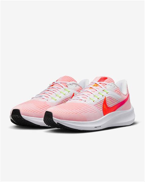 Nike 39Chi non si informa adeguatamente in anticipo corre il rischio di ricevere nike 39 che non hanno la funzione desiderata o sono realizzati con materiali di qualità inferiore. Se volete un prodotto che soddisfi al meglio le vostre aspettative, dovreste provare un nike 39.
  <p>Per i prodotti si possono trovare test online e confronti tra i prodotti.  I confronti tra i prodotti possono aiutare a confrontare le diverse funzioni o proprietà dei diversi prodotti. Di seguito, spieghiamo perché la ricerca è importante e di cosa si dovrebbe essere consapevoli quando si acquista un articolo.
</p>

<h2>Acquisto di Nike 39 - criteri importanti</h2>

<p>Una lista di controllo può aiutarti a evitare di dover cercare informazioni sui prodotti su decine di siti web. Di seguito è riportato un esempio di una lista di controllo che può aiutarvi a trovare il prodotto giusto. Importanti criteri di acquisto includono, ad esempio:
</p><ul>
<li>Opinioni dei clienti</li>
<li>Confronti dei prezzi</li>
<li>Dettagli del prodotto</li>
<li>Termini e condizioni di consegna</li>
<li>Domande dei clienti e risposte dei marchi</li>
</ul>
<h2>Qual è l