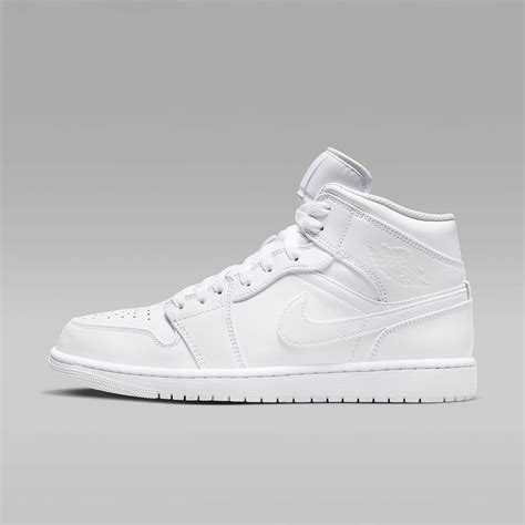 Nike air midChi non si informa adeguatamente in anticipo corre il rischio di ricevere nike air mid che non hanno la funzione desiderata o sono realizzati con materiali di qualità inferiore. Se volete un prodotto che soddisfi al meglio le vostre aspettative, dovreste provare un nike air mid.
  <p>Per i prodotti si possono trovare test online e confronti tra i prodotti.  I confronti tra i prodotti possono aiutare a confrontare le diverse funzioni o proprietà dei diversi prodotti. Di seguito, spieghiamo perché la ricerca è importante e di cosa si dovrebbe essere consapevoli quando si acquista un articolo.
</p>

<h2>Acquisto di Nike air mid - criteri importanti</h2>

<p>Una lista di controllo può aiutarti a evitare di dover cercare informazioni sui prodotti su decine di siti web. Di seguito è riportato un esempio di una lista di controllo che può aiutarvi a trovare il prodotto giusto. Importanti criteri di acquisto includono, ad esempio:
</p><ul>
<li>Opinioni dei clienti</li>
<li>Confronti dei prezzi</li>
<li>Dettagli del prodotto</li>
<li>Termini e condizioni di consegna</li>
<li>Domande dei clienti e risposte dei marchi</li>
</ul>
<h2>Qual è l